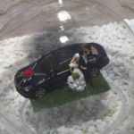 139692 Edelglasflasche "Hochzeit" mit Mercedes und Brautpaar