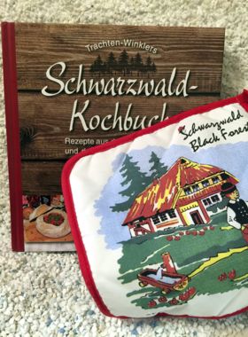 Schwarzwälder Kochbuch mit Topflappen