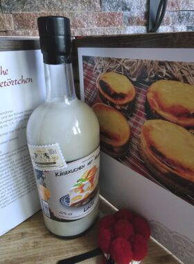 Schwarzwald Kochbuch mit Käsekuchen-Mandarinen Likör