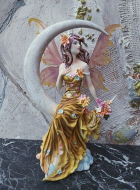 Elfe" Garda" auf Zaubermond im Blütenkleid