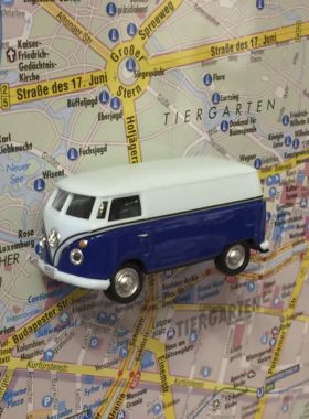 Magnet "Oldtimer" VW Bus weiß-blau