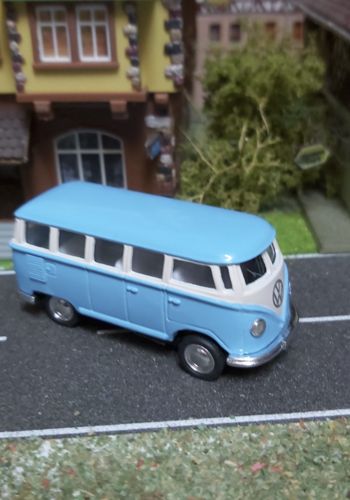 1000027 VW Bus blau