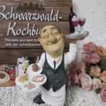 K10005 Schwarzwaldkochbuch mit Kochfigur Kellner