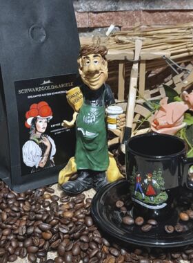 Schwarzwaldkaffee - Barista und Tasse