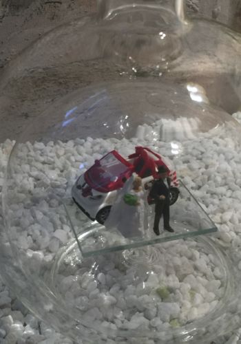 139610 Edelglasflasche "Hochzeit" mit Smart und Hochzeitspaar