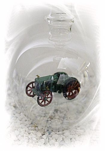 139148 Edelglasflasche "Traktor" Balilla