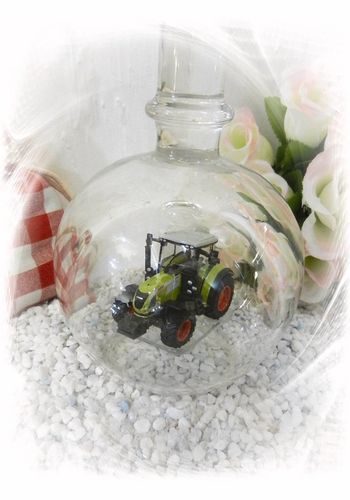 139043 Edelglasflasche "Traktor" Claas