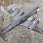 GLF1028 Edelglasflasche mit Flugzeug