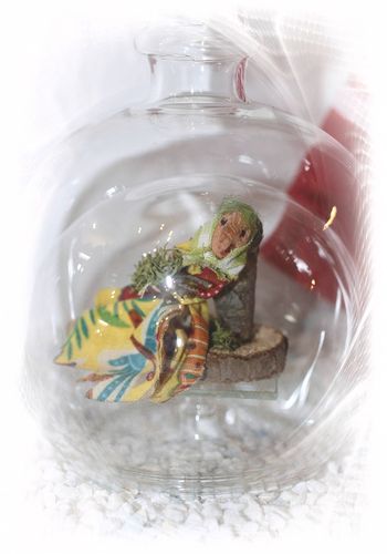 139341 Edelglasflasche mit Hexe und Obstwasser