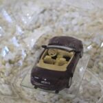 GLF1036 Edelglasflasche mit Mercedes Cabrio weinrot