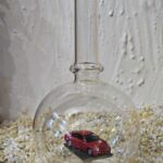 GLF1034 Edelglasflasche mit Porsche und Hochzeitspaar