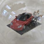 GLF1034 Edelglasflasche mit Porsche und Hochzeitspaar