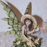 138161 Elfe "Ludvina" im Blumenbeet