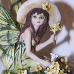 138161 Elfe "Ludvina" im Blumenbeet