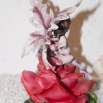 138611 Elfe "Reha" auf Rose