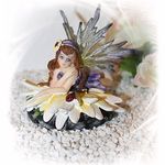 140319 Elfe "Trautmansdorf" auf Blume mit Glückskäfer