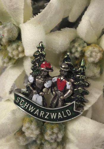 136776 Hutnadel "Schwarzwaldpaar"