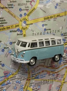 Magnet "Oldtimer" VW Bus Samba blau-weiss