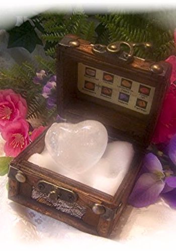 135895 Schatztruhe mit Bergkristall-Herz klar