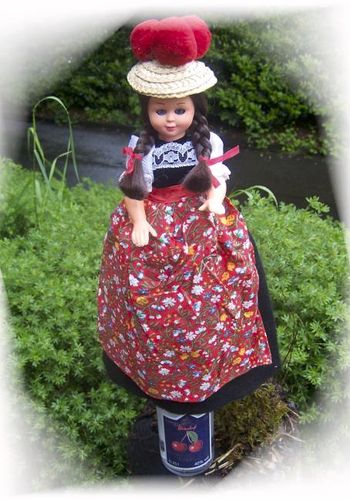 134459 Schwarzwälder Kirsch mit Puppe "Lilli"