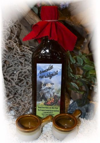 136129 Schwarzwälder Kräuter-Geist "Peter" 700ml mit Pfännle