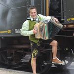 136539 Trachtenweste "Wien" in apfelgrün