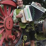 136539 Trachtenweste "Wien" in apfelgrün