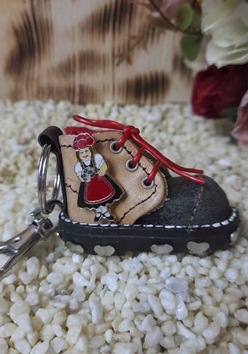 Sch1027 Wanderschuh "Schwarzwaldmädl"