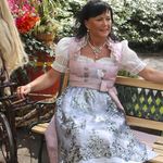 139402 Edeldirndl "Augsburg" mit Schürze