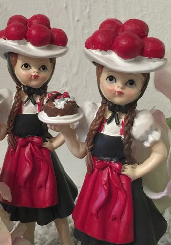 130501 Schwarzwaldmädel mit Kirschtorte