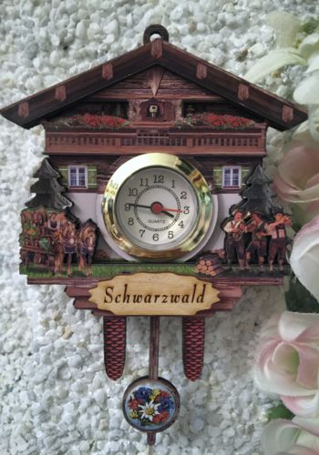1701006 Magnet Kuckucksuhr "Schwarzwald" Pferdegespann-Musiker und Holzschild