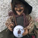 200203 Schwarzwälder "Golfhexe" mit Golfball Schwarzwälder Kuckucksuhr