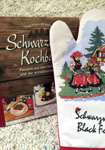 4000062 Schwarzwälder Kochbuch mit Grillhandschuh