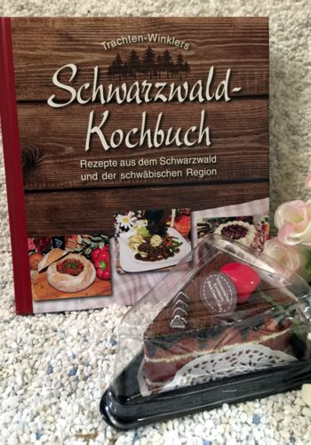 4000067 Schwarzwälder Kochbuch mit Kirschtorten-Stück