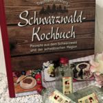 4000100 Schwarzwälder Kochbuch mit Schwarzwälder Kirschwasser Fläschle