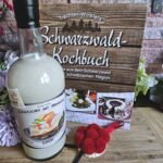4000104 Schwarzwald Kochbuch mit Käsekuchen-Mandarinen Likör