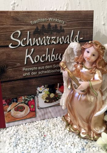 4000107 Schwarzwälder Kochbuch mit Glücksengel rose