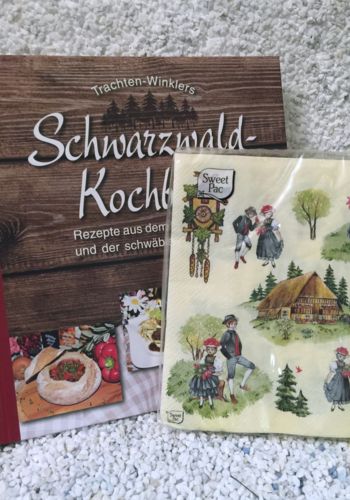4000112 Schwarzwälder Kochbuch mit Schwarzwaldservietten