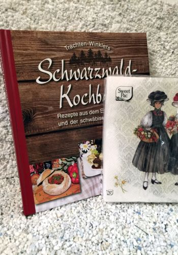 4000114 Schwarzwälder Kochbuch mit Schwarzwaldservietten Schwarzwaldpaar