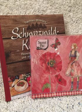 Schwarzwälder Kochbuch mit Schwarzwaldservietten Marie