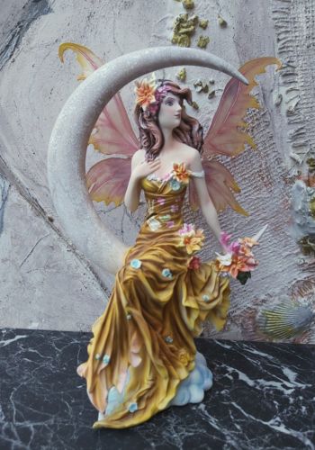 E30005 Elfe" Garda" auf Zaubermond im Blütenkleid
