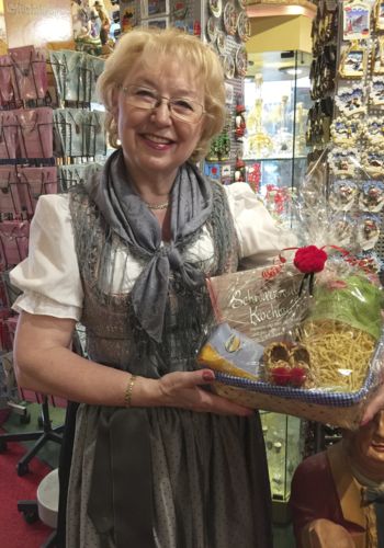 70000 Geschenkkorb "Schwaben" mit Schwarzwald Kochbuch