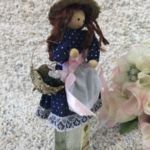 135910 Schnapsmädel mit Haselnuss