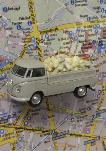 01063 Magnet "Oldtimer"VW-Bus beige beladen