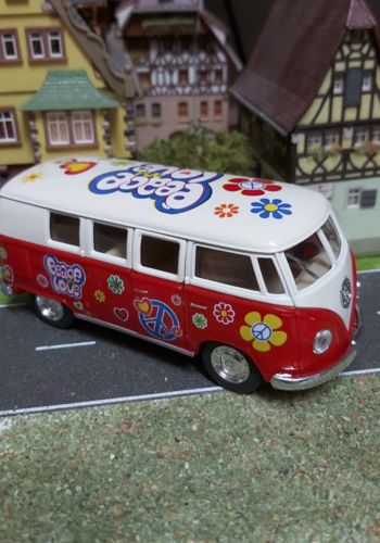 1000036 Kultmodell VW-Bus rot