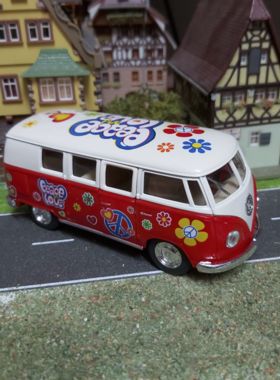 Kultmodell VW-Bus rot