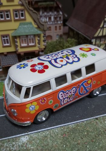 1000038 Kultmodell VW-Bus orange