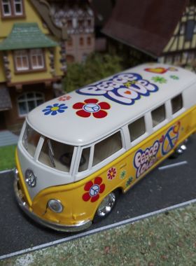 Kultmodell VW-Bus gelb