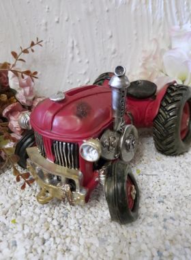 Spardose Oldtimer-Traktor rot