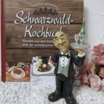 K10004 Schwarzwaldkochbuch mit Kochfigur Oberkelner